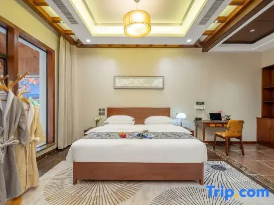 Luchuan Puyin Hot Spring Wellness Hotel