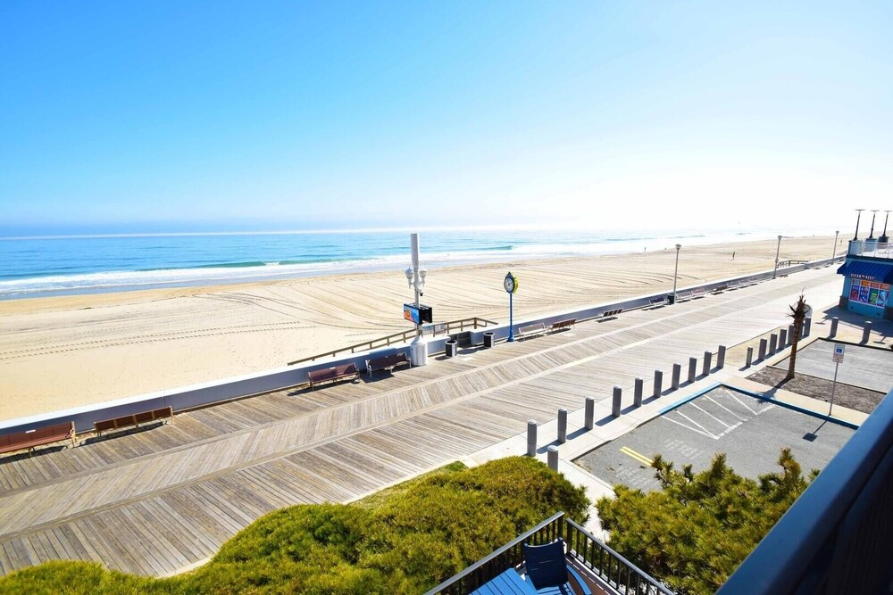Ocean Hideaway 211