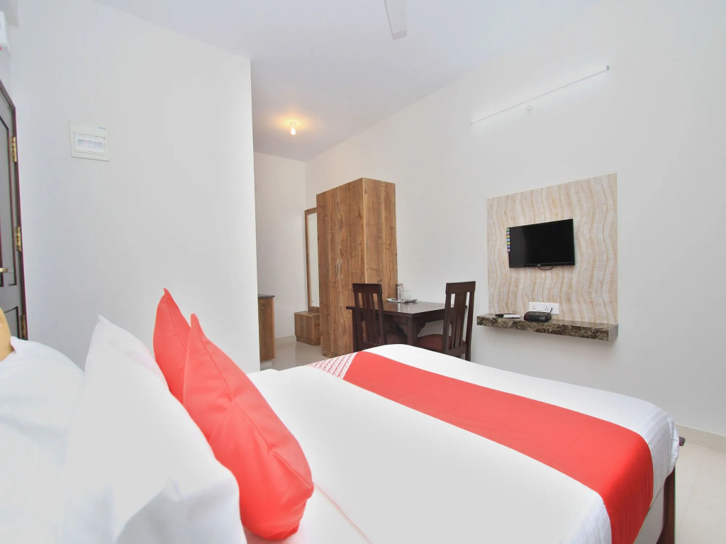 OYO 12033 Hotel Royal Residence