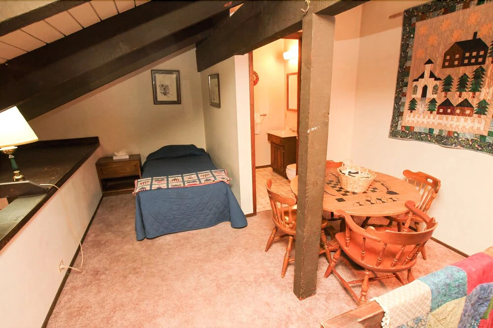 Discovery 4 #128 3 Bedrooms 2.5 Bathrooms Condo