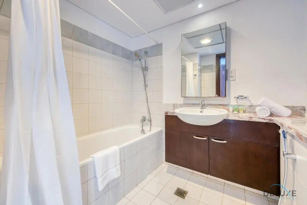 Lavish 1BR at Marina Towers Dubai Marina by Deluxe Holiday Homes