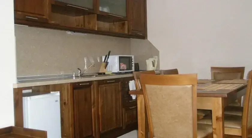 Kadeva House