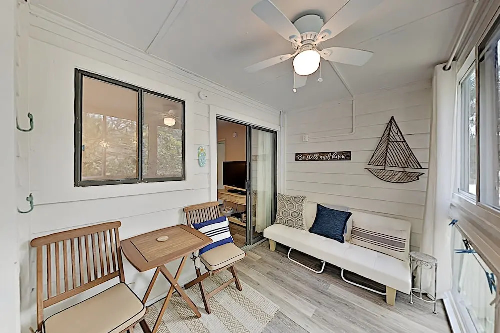 New Listing! Tranquil At The Beach 2 Bedroom Condo