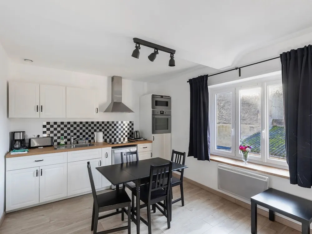 Cozy Holiday Home in Port-en-Bessin-Huppain with Heating Facility