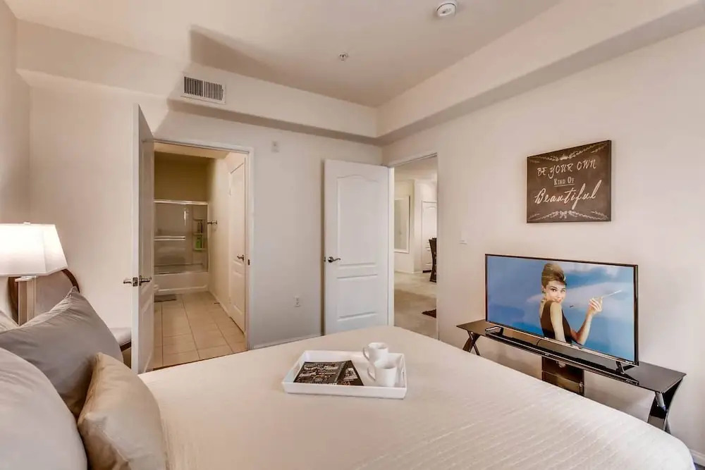 A+ Los Angeles Seclusion Large 2br/2bath + 2 Free Parking Spots! (P2)