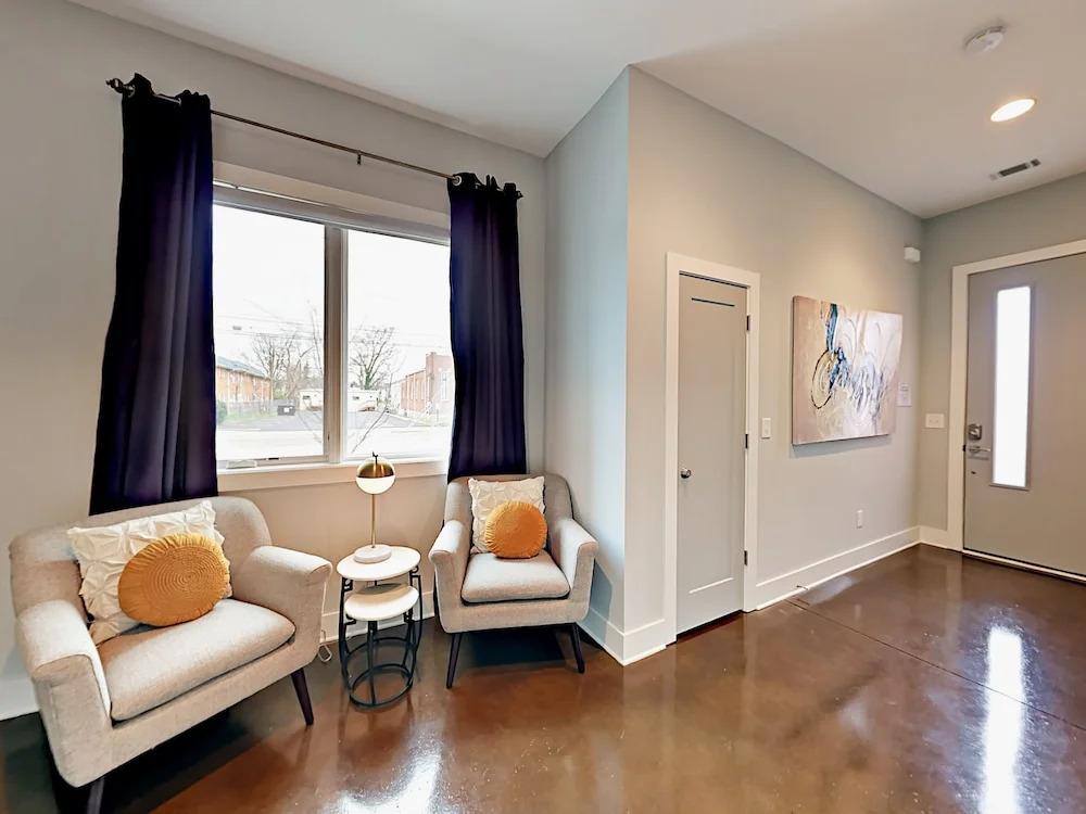 Summit Ave Townhouse 3 Bedrooms 3.5 Bathrooms Townhouse