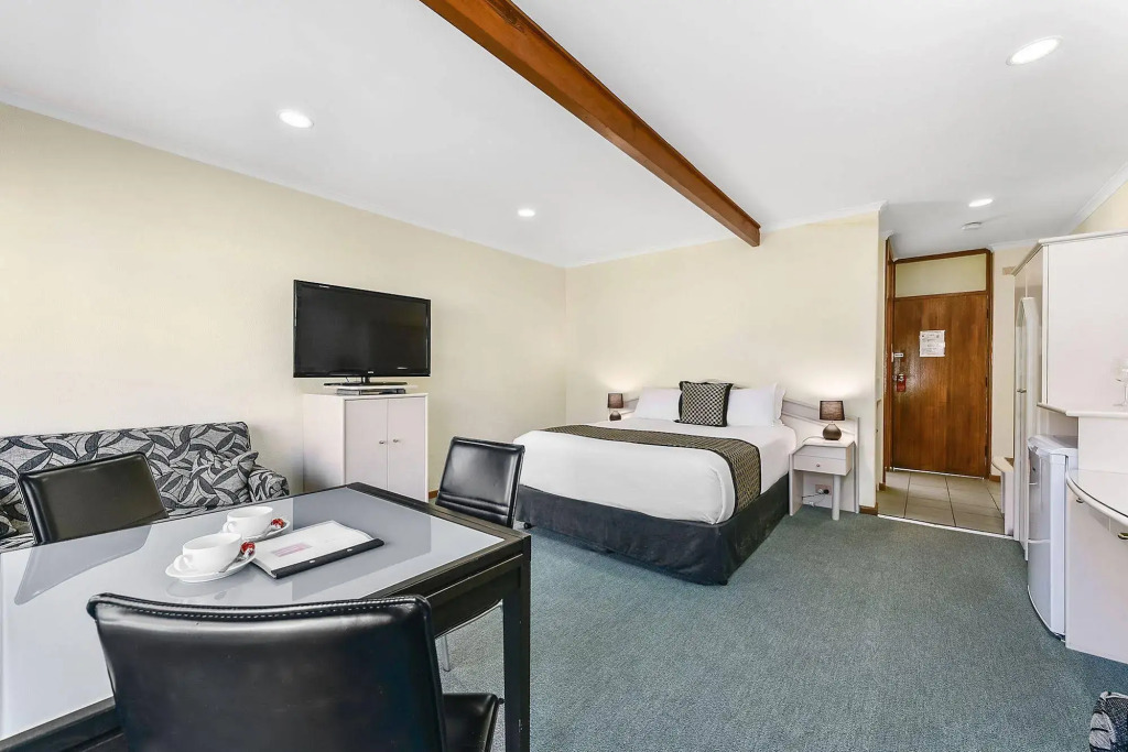 William Macintosh Motor Lodge
