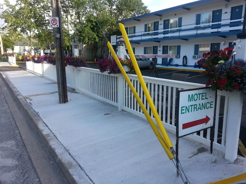 Niagara Parkway Court Motel