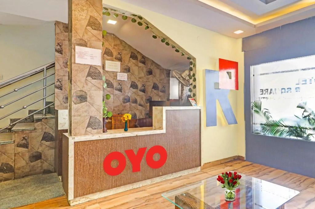 OYOFlagship 80467H Hotel R Square
