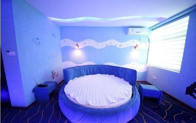 Waltz Hotel