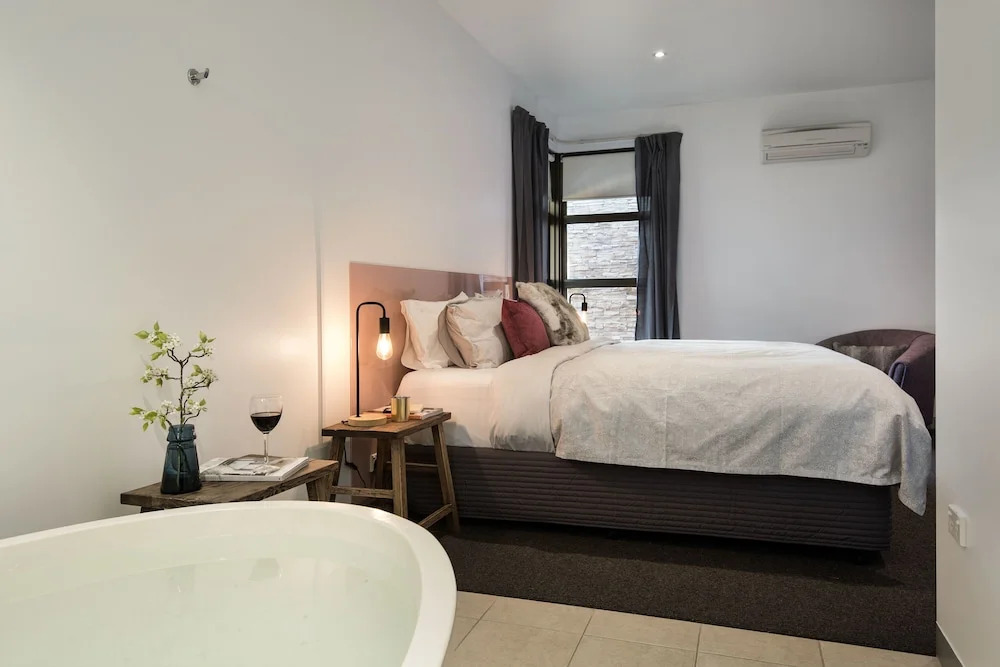 Lake Daylesford Lodge 6
