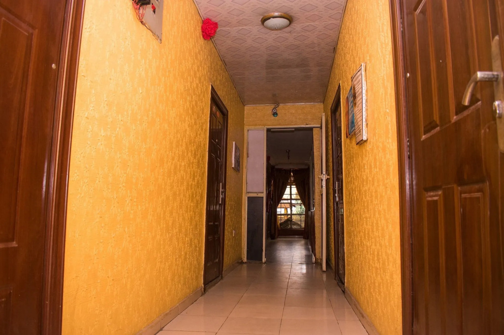 Goldlux Hotel