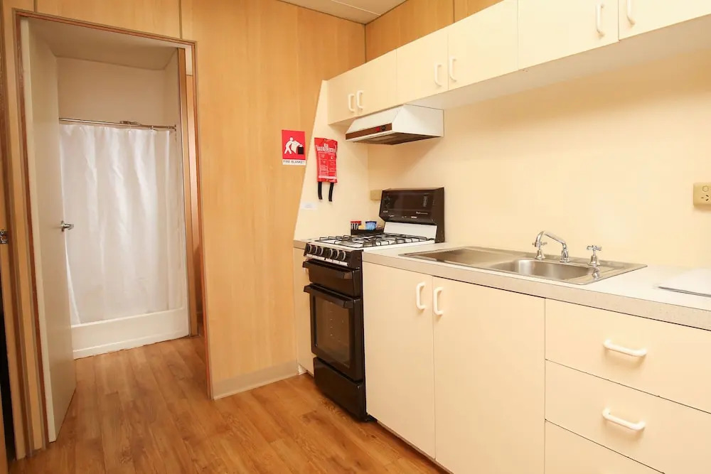 Aquarius Apartments and Cabins