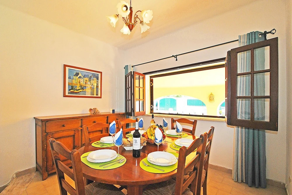 Villa Ushuaia - Casa charmosa com piscina aquecível e BBQ