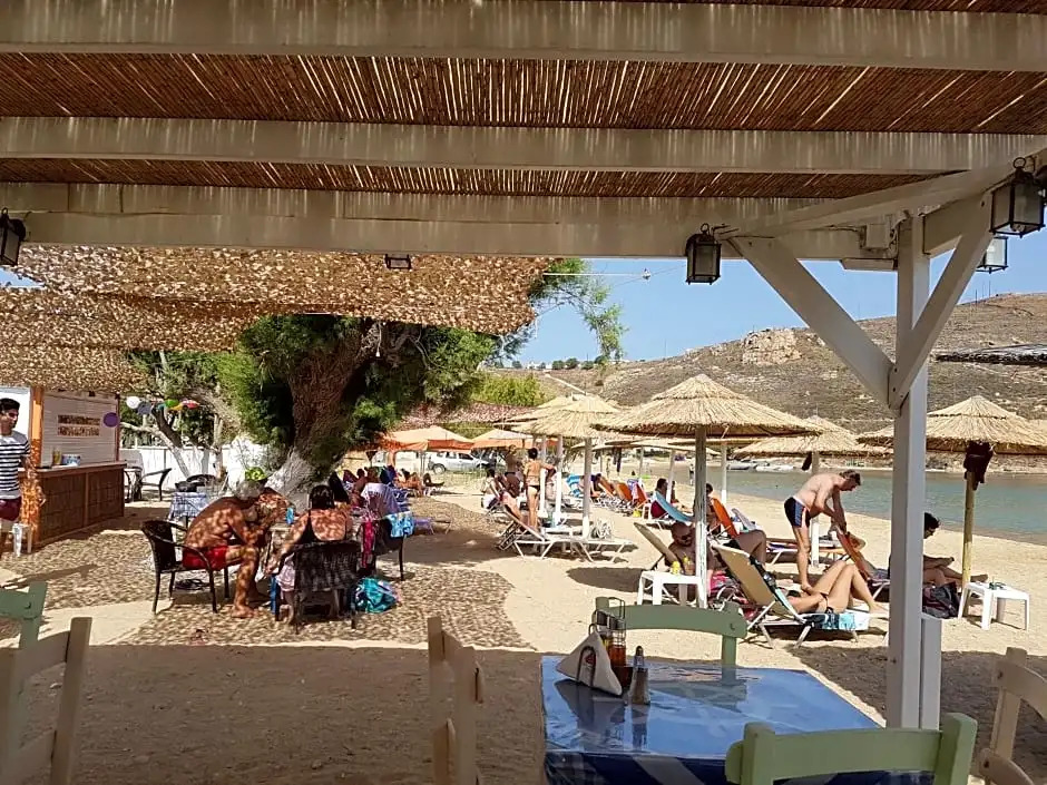 Isalos Rooms On The Beach