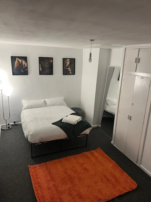 a two Bedroom Cosy Hideaway Based in Greenwich