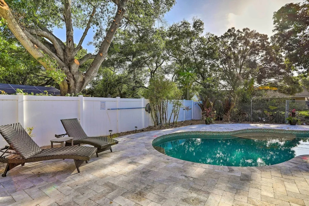 Modern Clearwater Home w/ Deck: 9 Mi to Beach