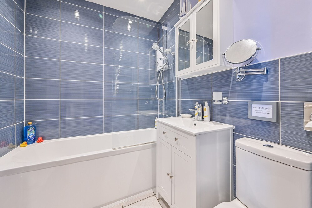 Muntham Apartment 6