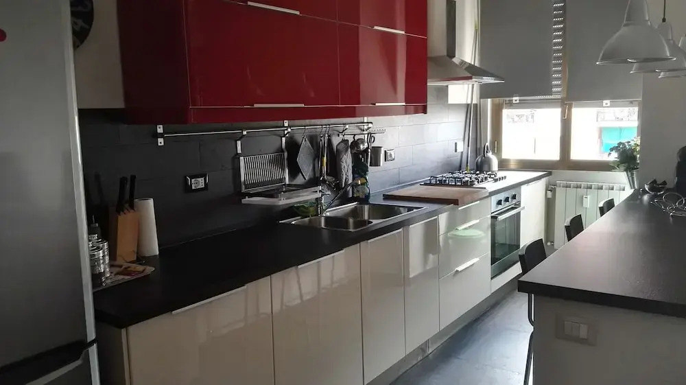 The Red Suite in Florence with Free Parking