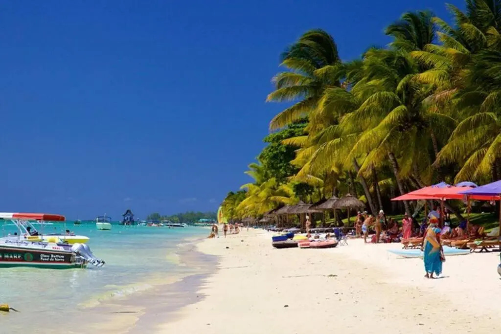 Lovely 2-bedroom condo close to the beach…