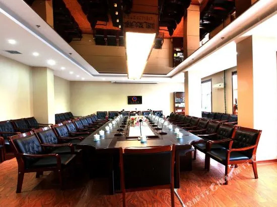 Huaqiao Hotel