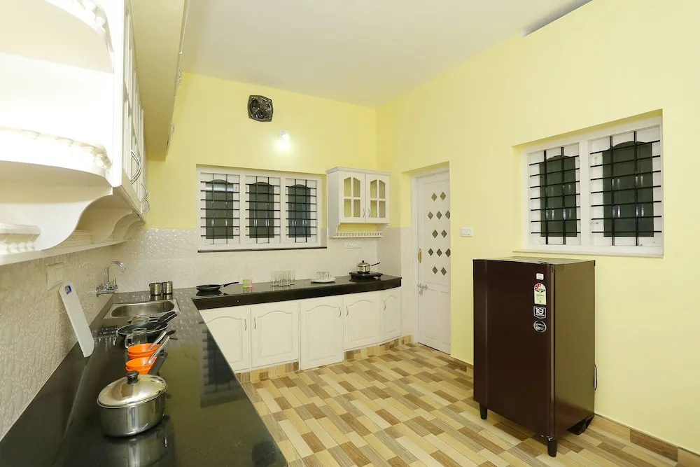 OYO Home 28030 Lively Stay