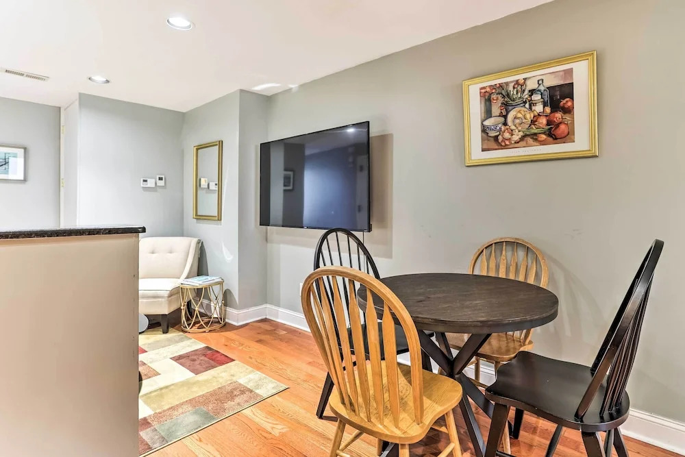 Modern Philly Apt in the Heart of Downtown!