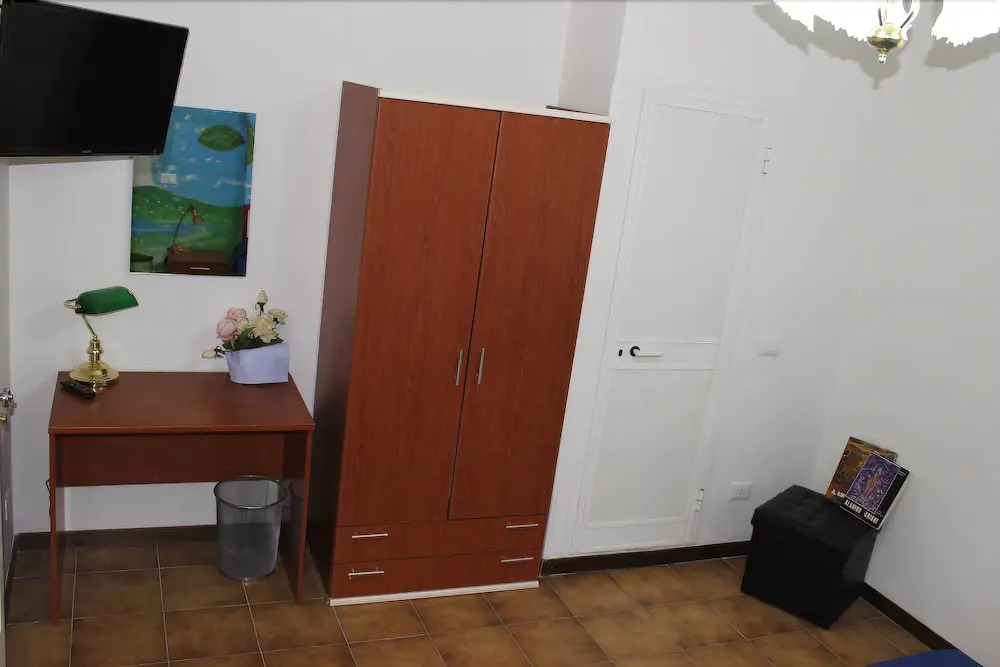 Lia Rooms 4