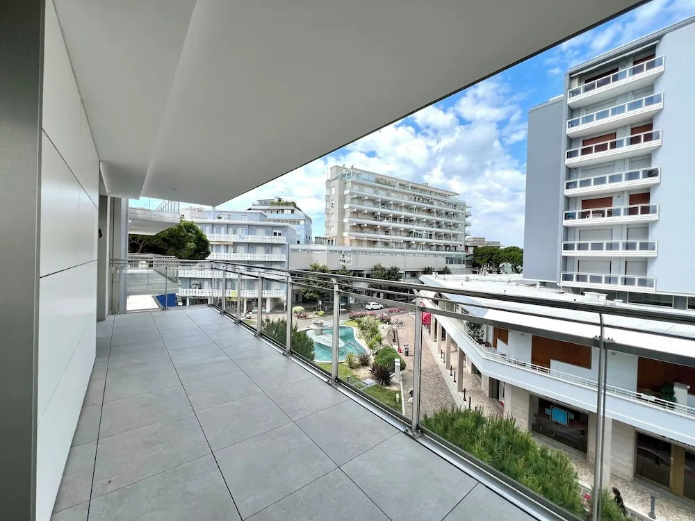 Bright Apartment With Balconies