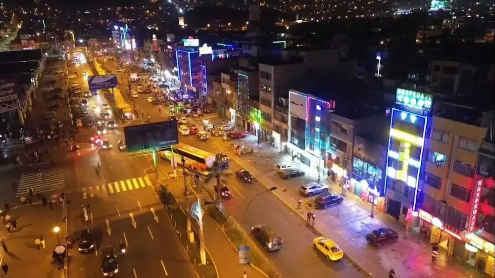 Visita Lima con excelente ubicación, wifi gratis y vistas en "Hostal Paris"