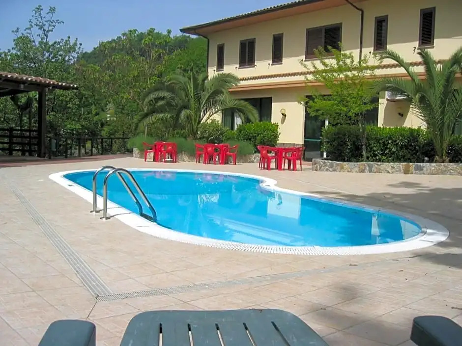 Hotel Chiar Di Luna