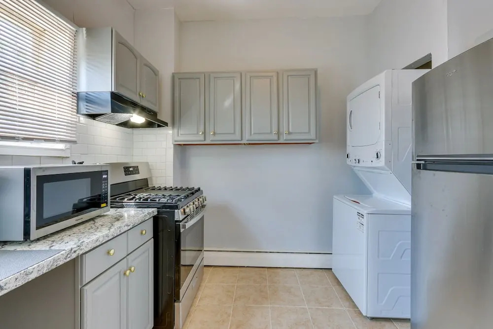 Sleek Newark Vacation Rental 12 Mi to Nyc!