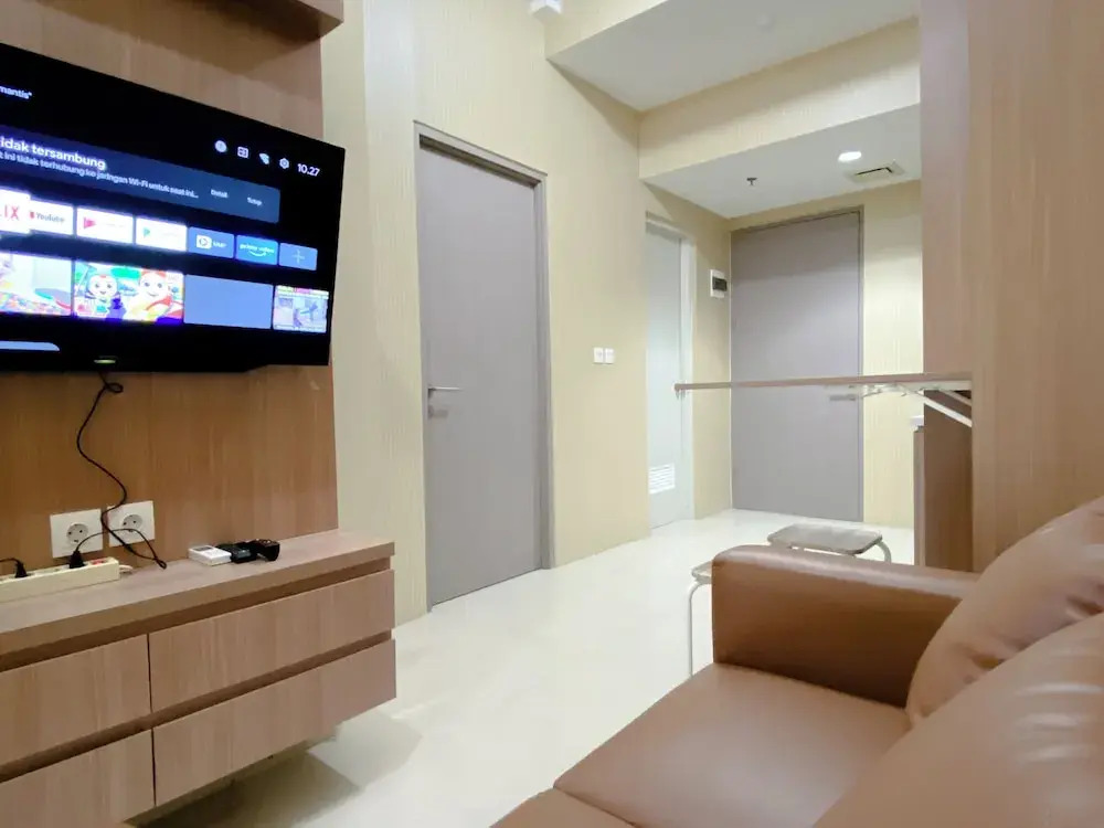 Minimalist And Enjoy Living 1Br Vasanta Innopark Apartment
