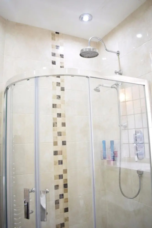 1 Bedroom Apartment near Park in South West London