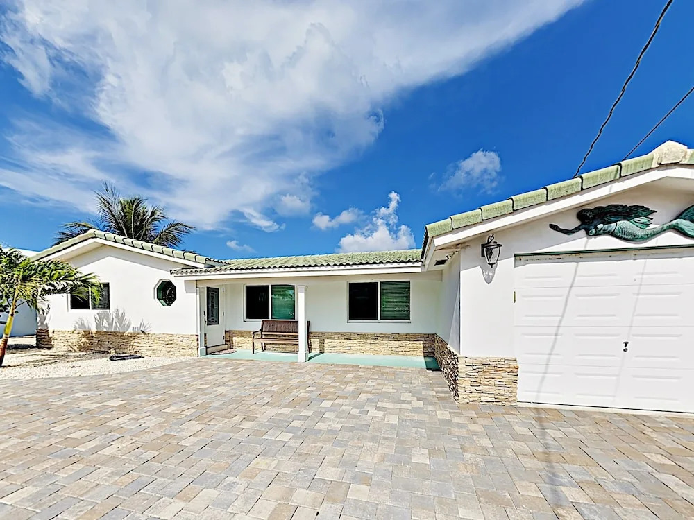 261 11th St Home