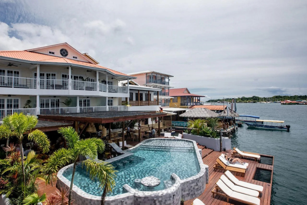 Tropical Suites Hotel