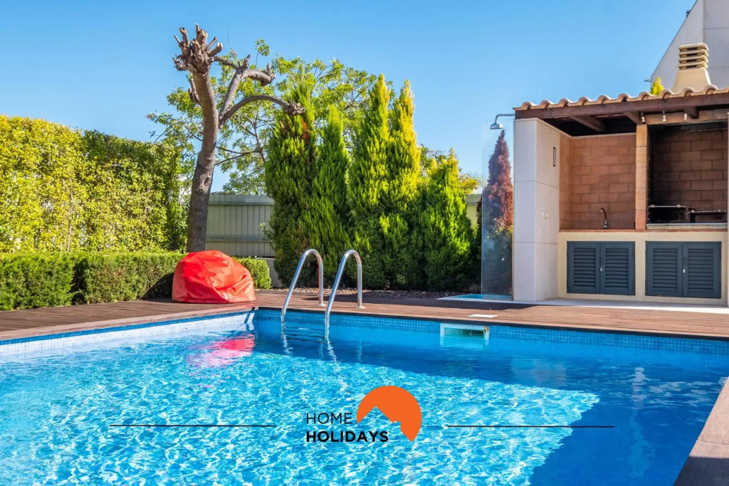 #076 Stunning and Modern Villa Near NewTown, Beach Pool