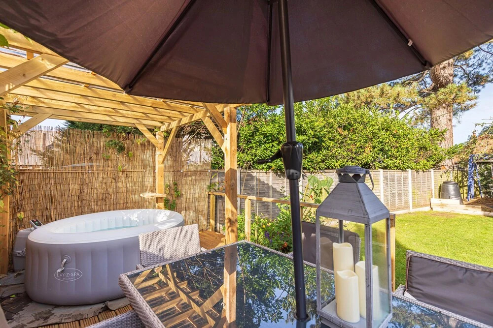 The Christchurch Hideaway, Hot Tub , 2 Bedrooms