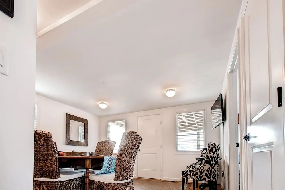 Recently Renovated LBI Apt w/ Deck on Beach Block!