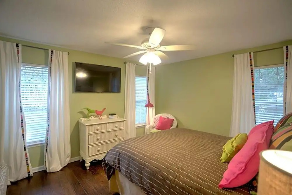 4310 14th Street by Hodnett Cooper