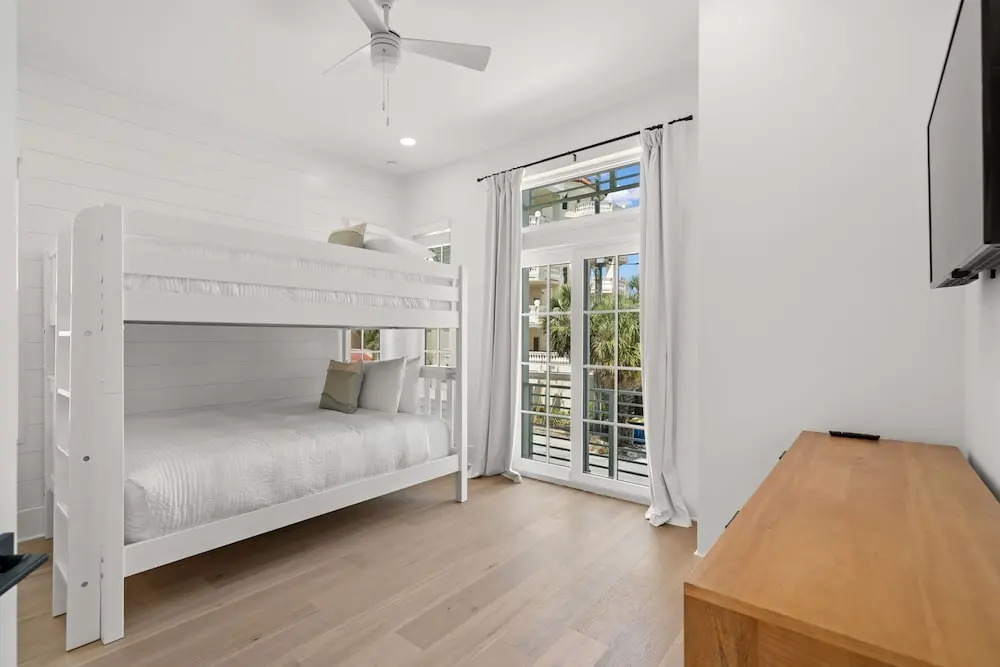 The Akoya Pearl - 2 Beach Homes Steps From CWB