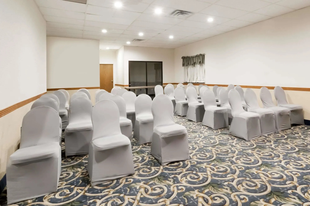 Apm Inn & Suites