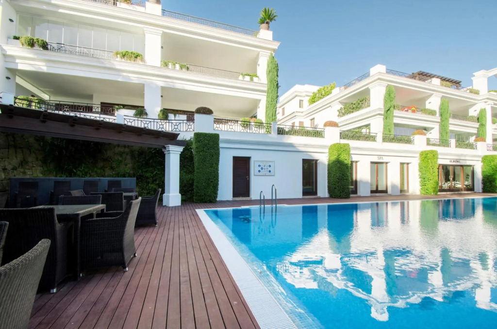 Luxury Apartment Frontal To The Sea In Estepona Doncella Beach