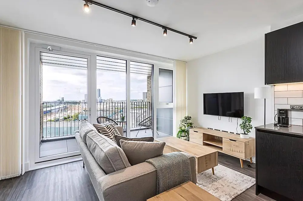 Sky-High Studio with Stunning Views