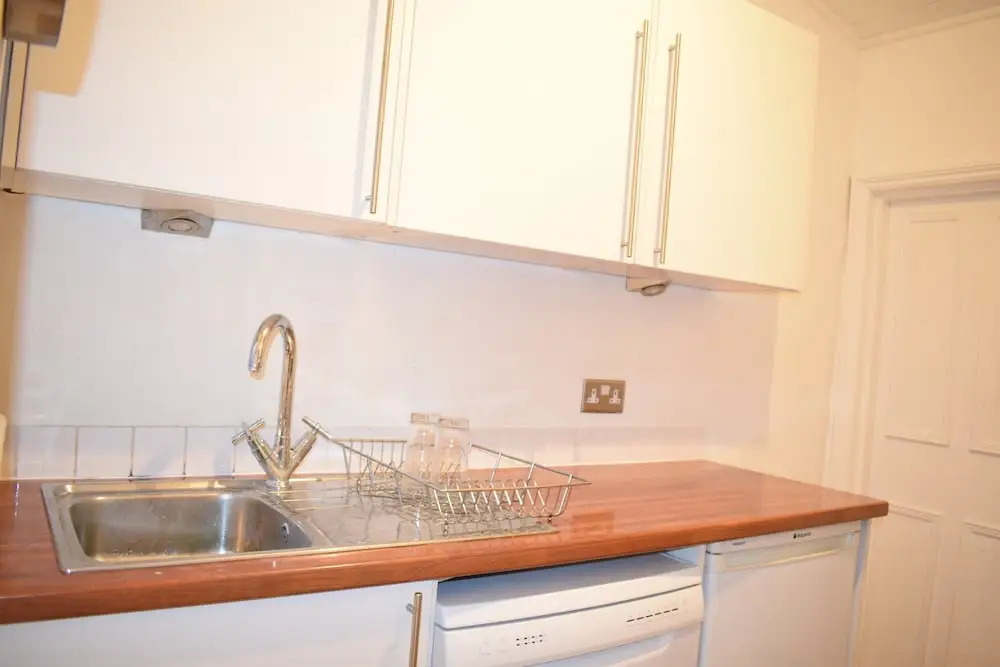 1 Bedroom Shepherds Bush Apartment