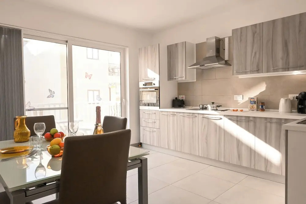 Camelia Seaview 1 Bd Apart In St Paul Bay