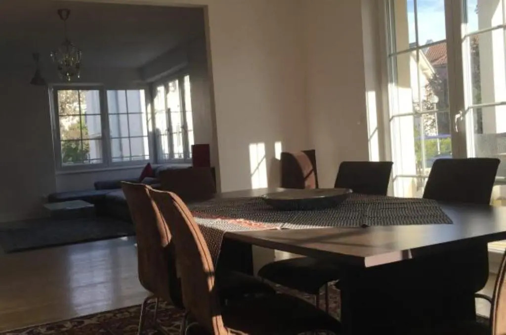 Charmant appartement avec terrasse dans villa
