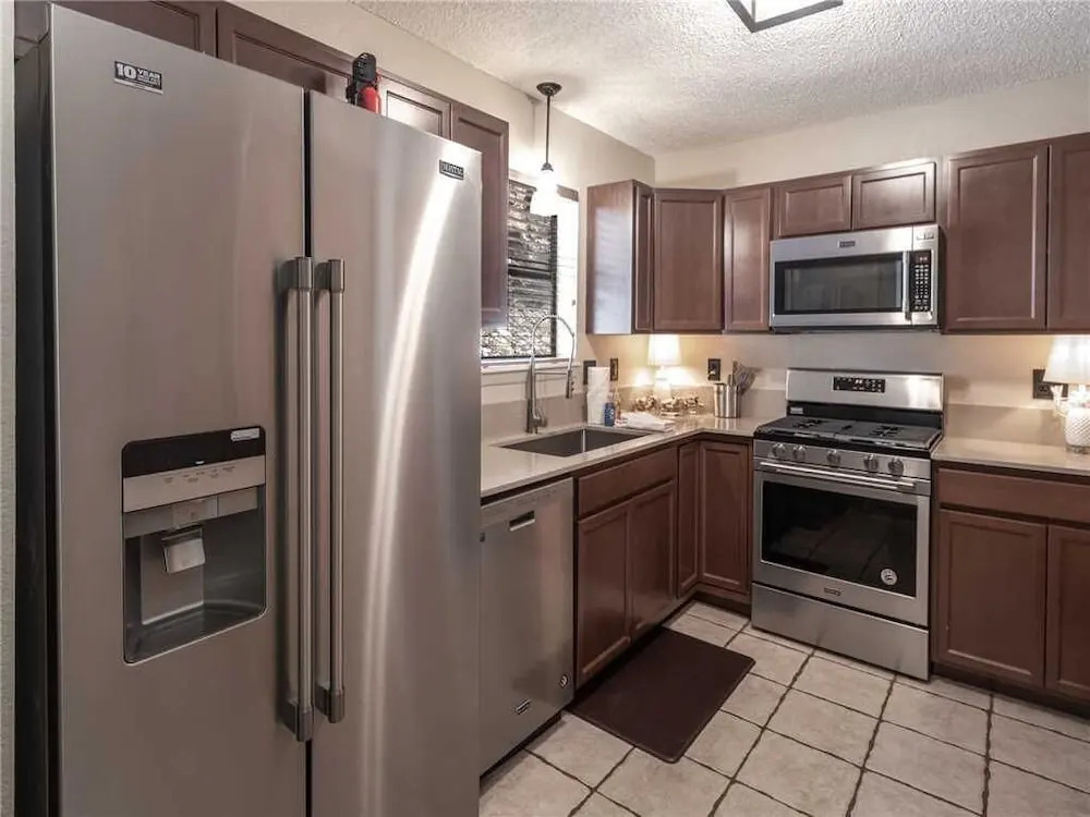 Wolves Den, 3 Bedrooms, Deck, Grill, Hot Tub, WiFi, Sleeps 6