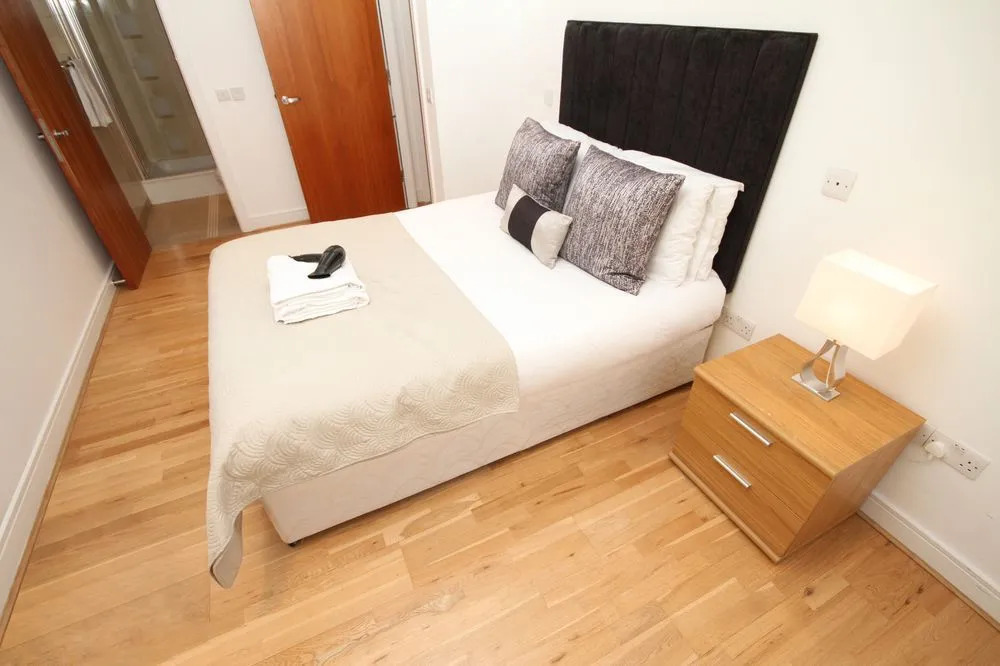 Georges Street Apartment Sleeps 8