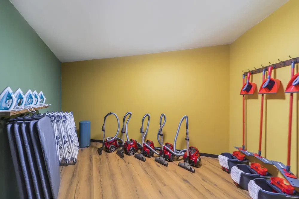 Black F House - Serviced Apartments